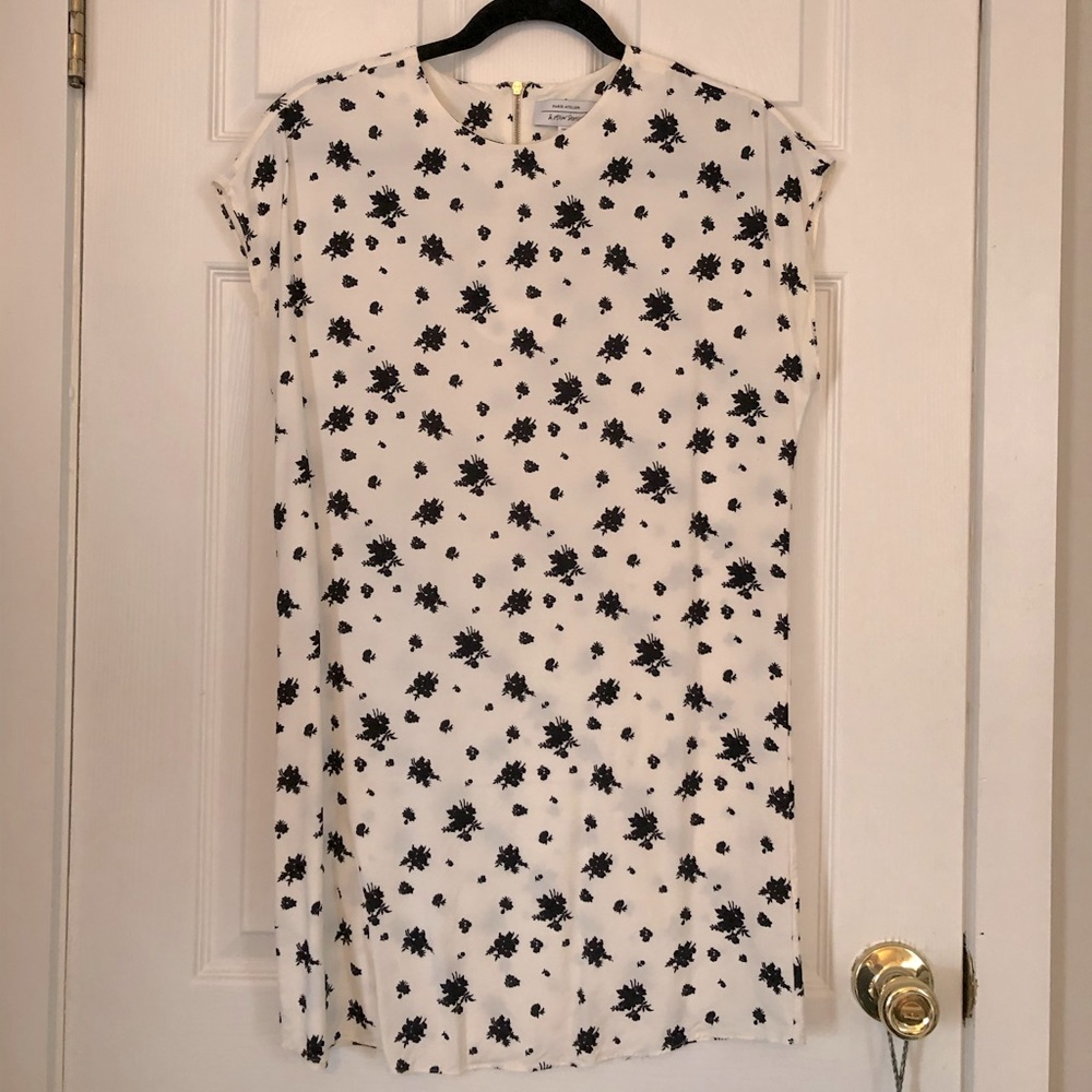 Beautiful black and white floral shift dress